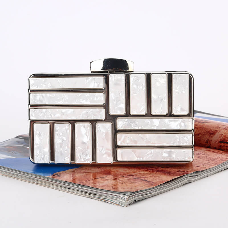 Levoire | Iltaasu Design Rectangulaire Chaîne en Acrylique Dorée Une taille Argent