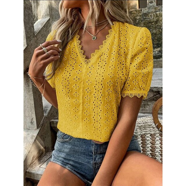 Levoire | T-Shirt Dames Léger Avec Motif En Dentelle Et Décolleté En V Jaune