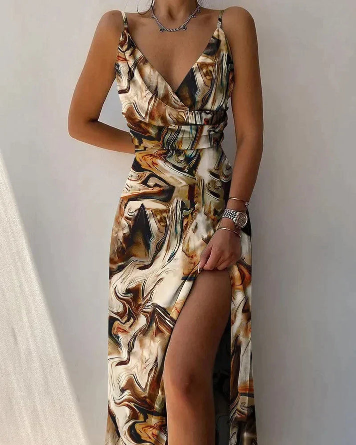 Levoire | Robe Maxi Élégante Avec Fente Latérale Et Bretelles Spaghetti Beige-brun