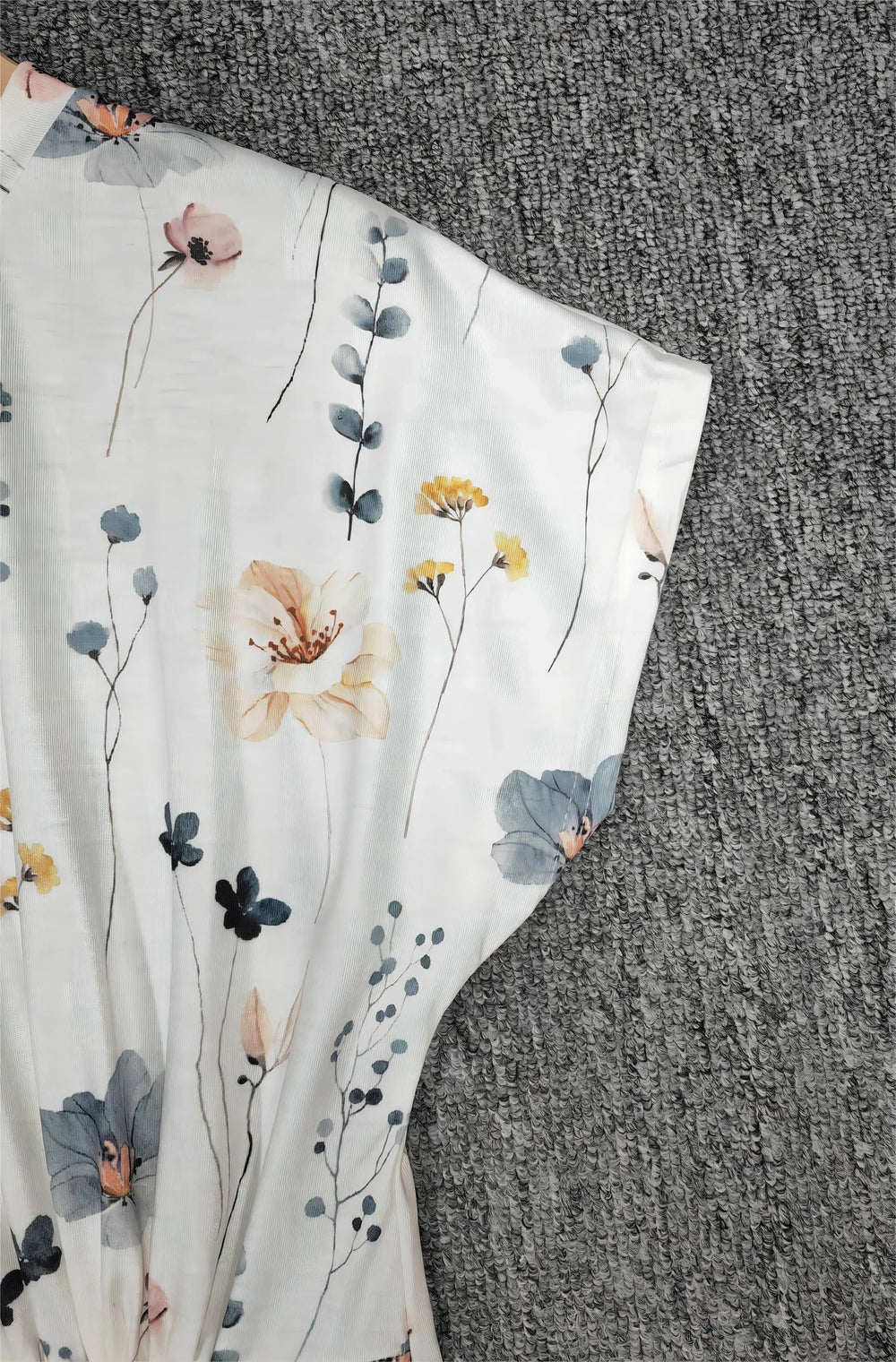 Levoire | Magnifique Robe Midi Avec Motif Floral Et Manches Courtes