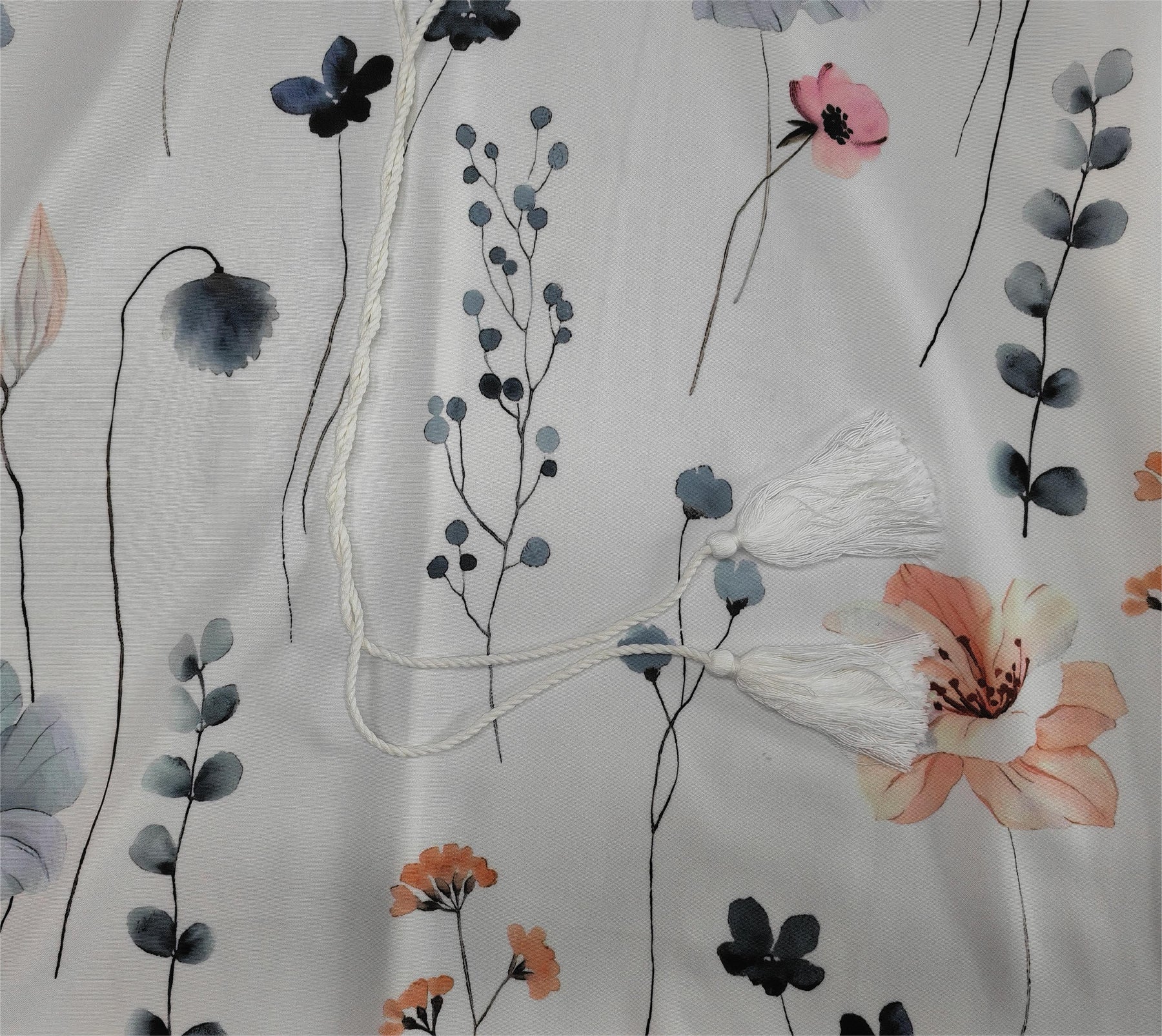 Levoire | Chemise Élégante Avec Un Motif Floral Et Un Décolleté En V