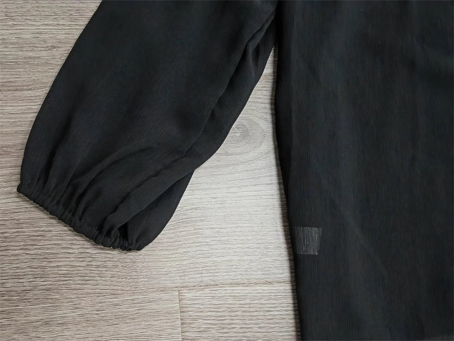 Levoire | Élégante Blouse Avec Décolleté En V