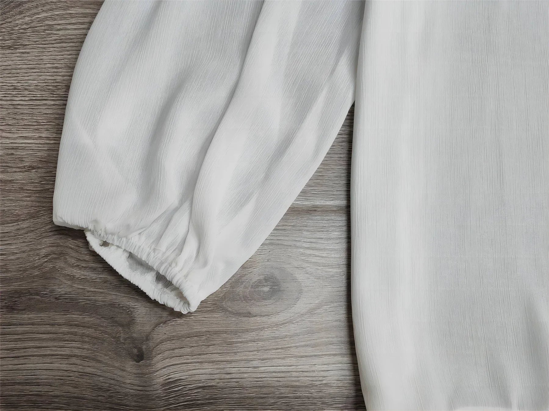 Levoire | Élégante Blouse Avec Décolleté En V