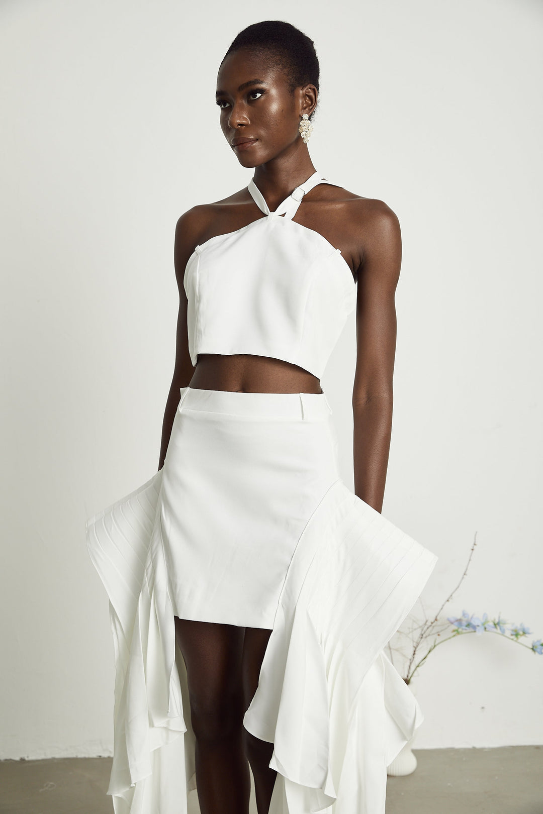 Levoire | Blanc Faux Fleurs Torsadé Crop Top