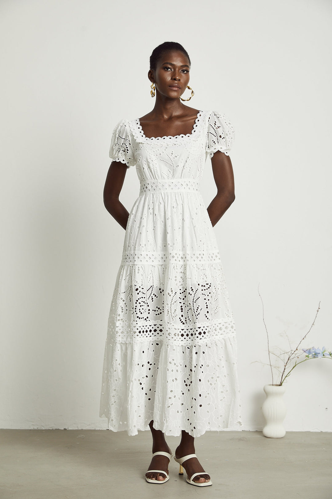 Levoire | Dentelle Découpée Semi Transparent Midi Robe