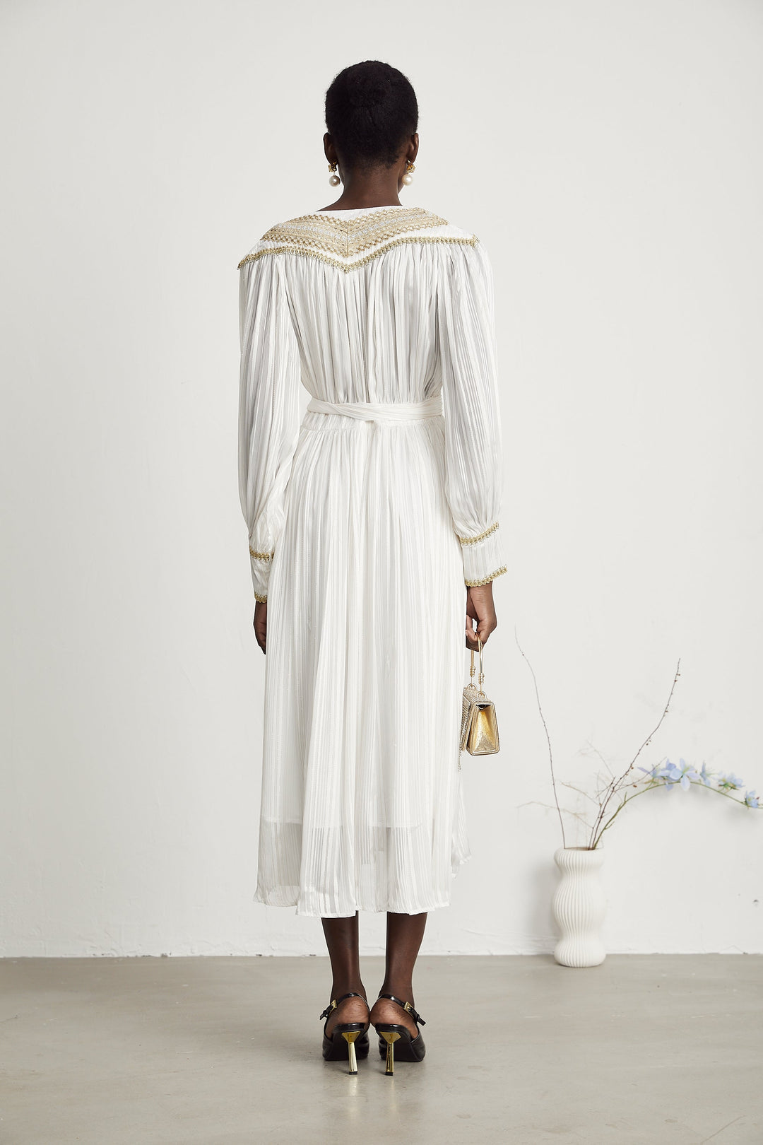 Levoire | Robe Midi Plissée Dorée Angulaire