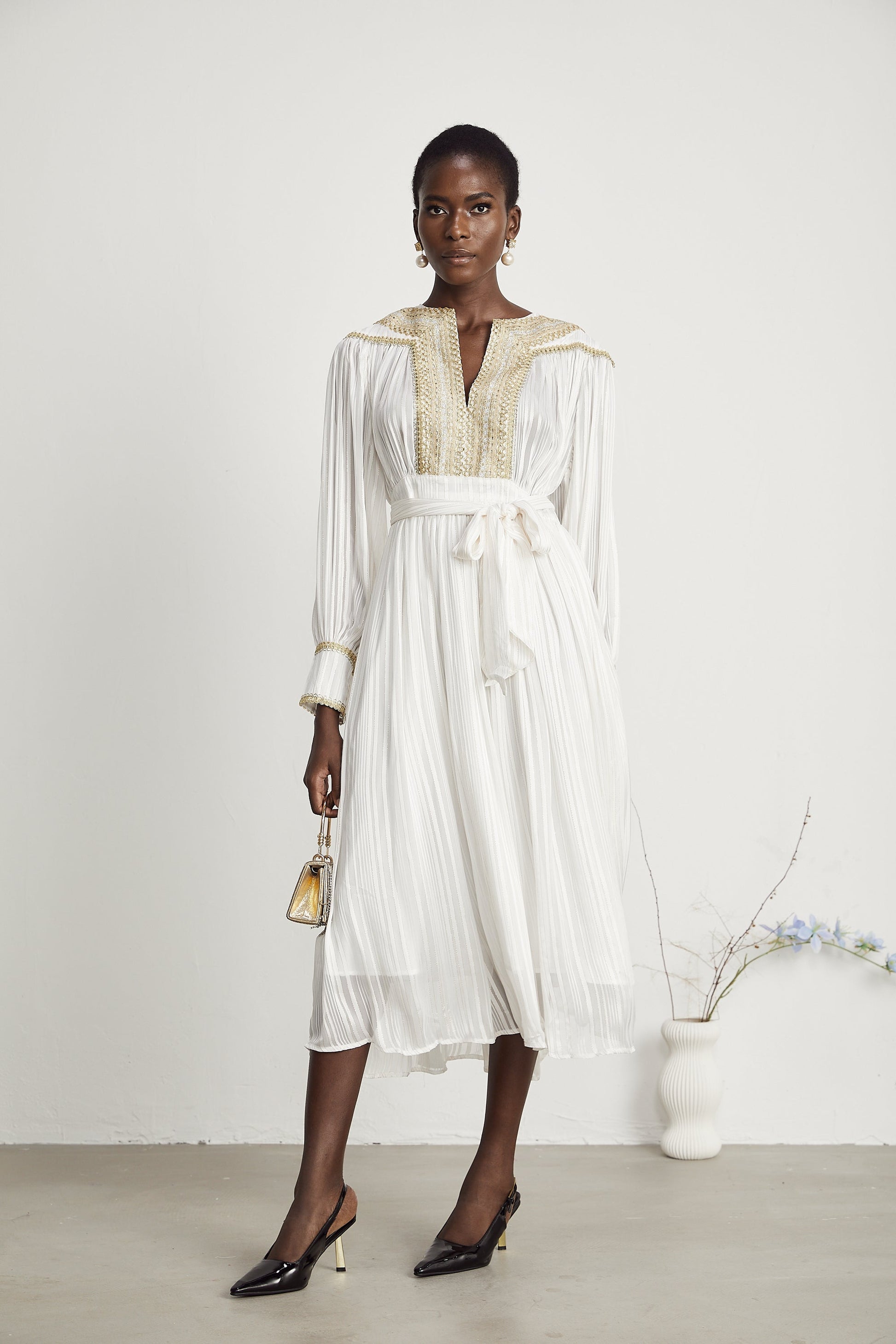 Levoire | Robe Midi Plissée Dorée Angulaire