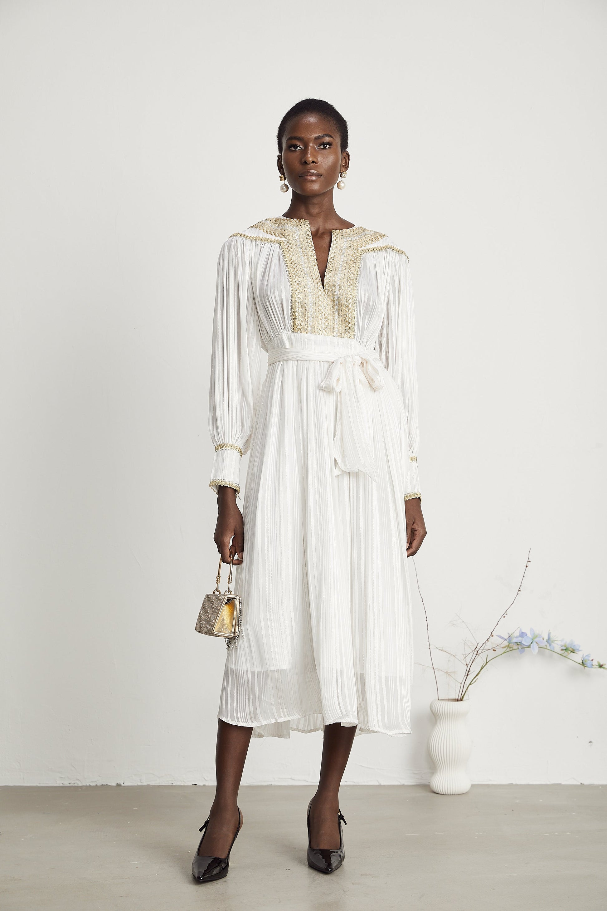 Levoire | Robe Midi Plissée Dorée Angulaire