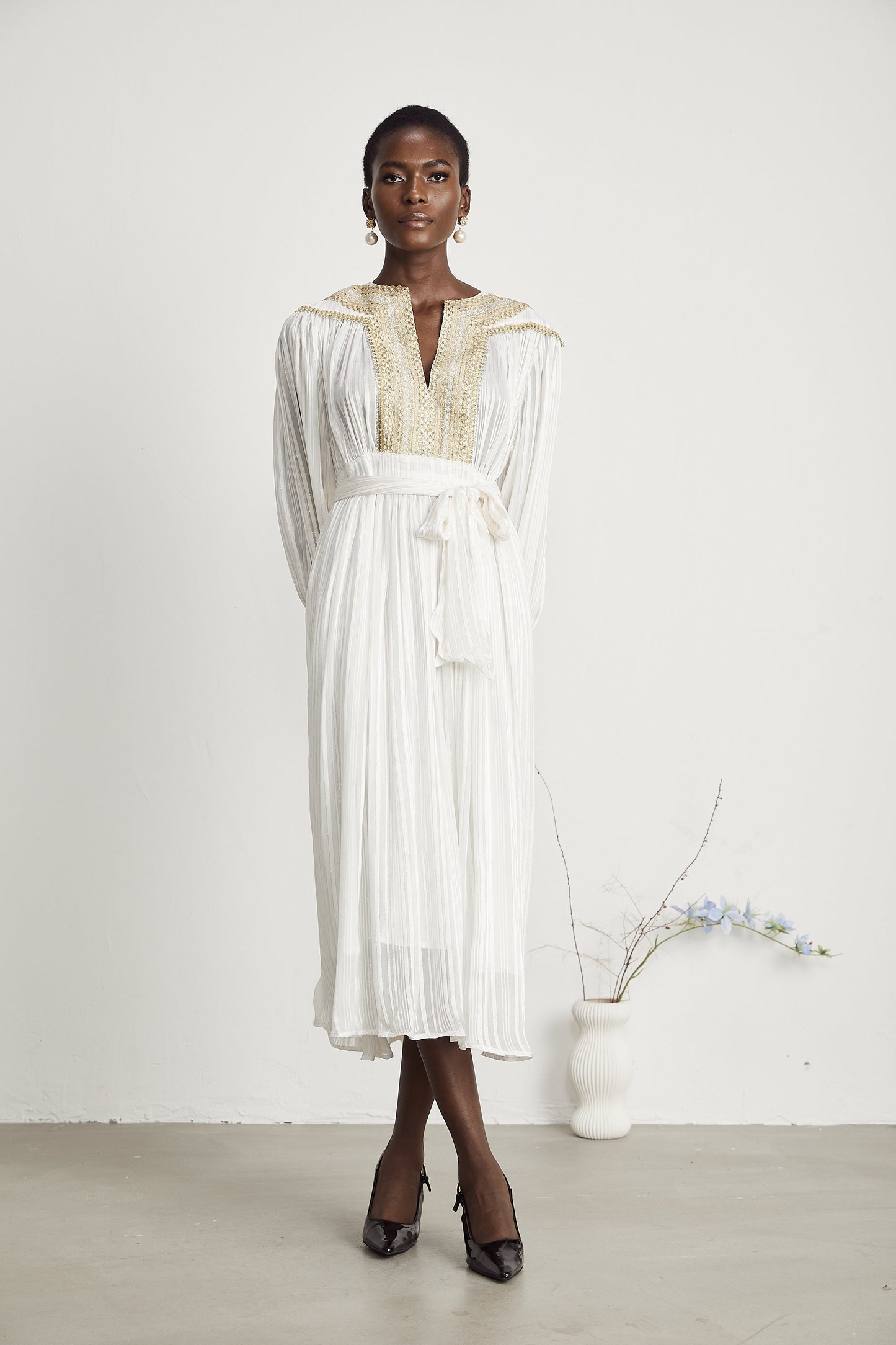 Levoire | Robe Midi Plissée Dorée Angulaire