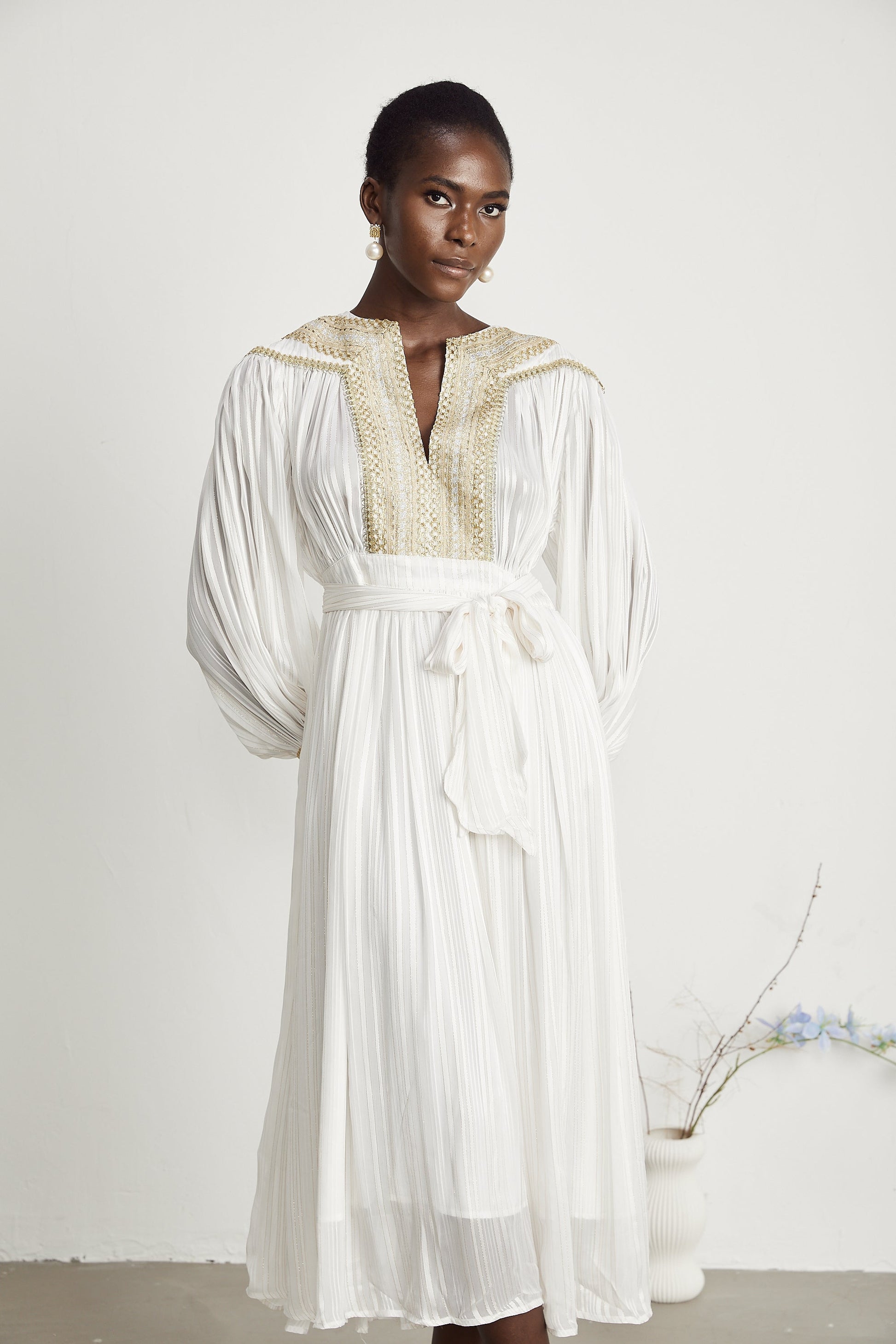 Levoire | Robe Midi Plissée Dorée Angulaire