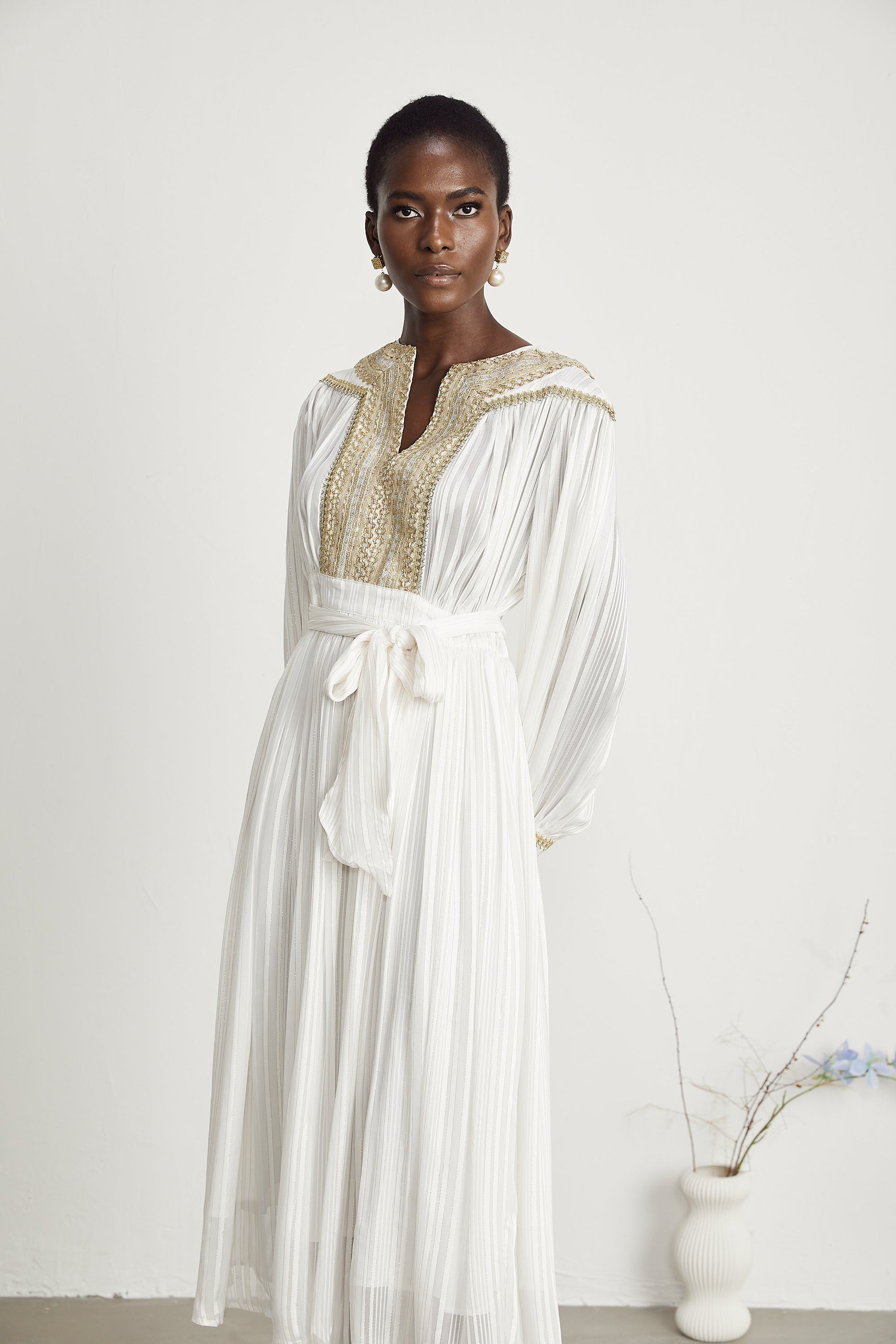 Levoire | Robe Midi Plissée Dorée Angulaire