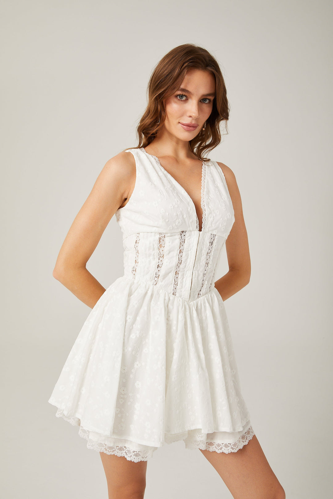 Levoire | Robe Mini Brodée Fleur Blanche