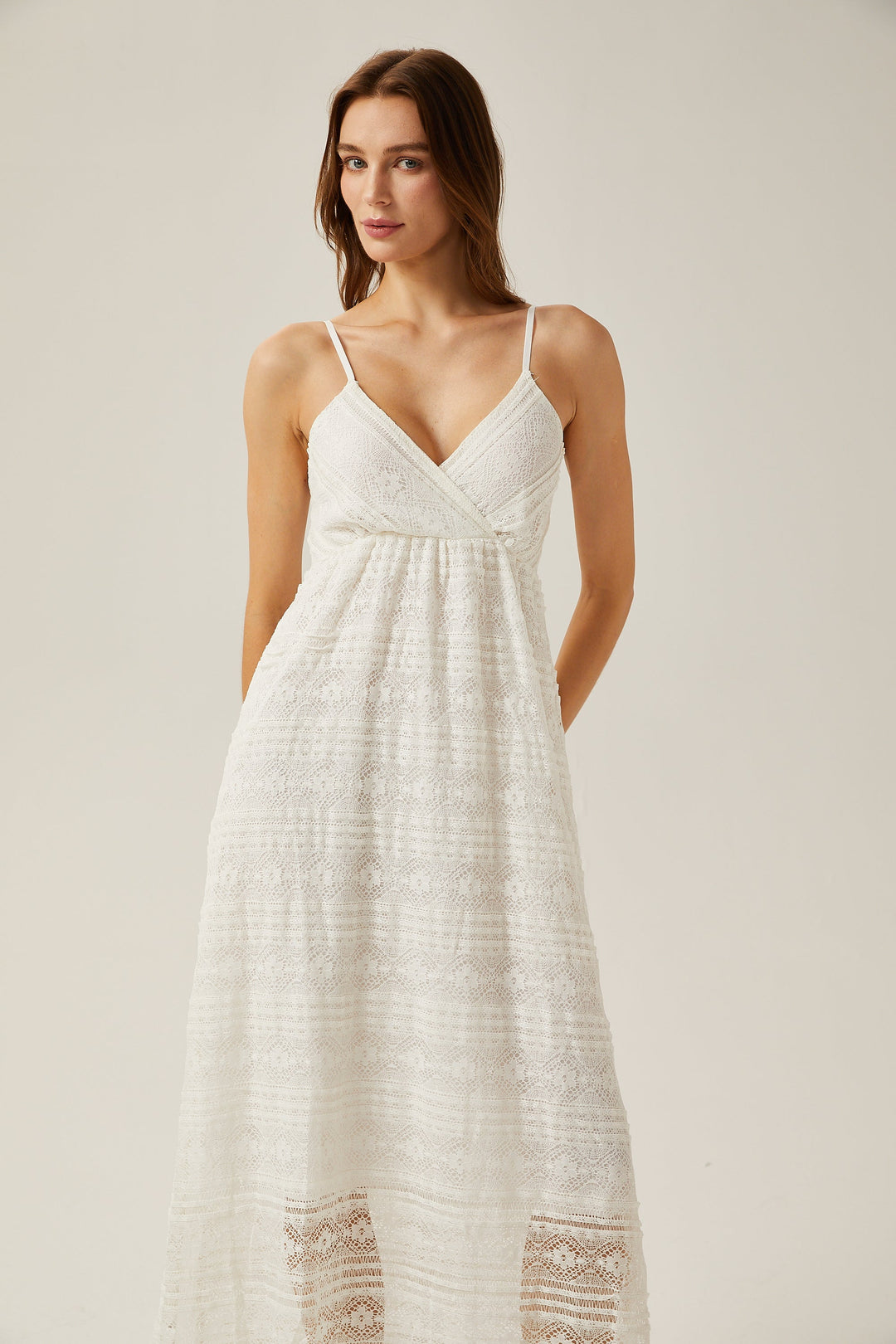 Levoire | Robe Midi Blanche À Encolure En V Découpée
