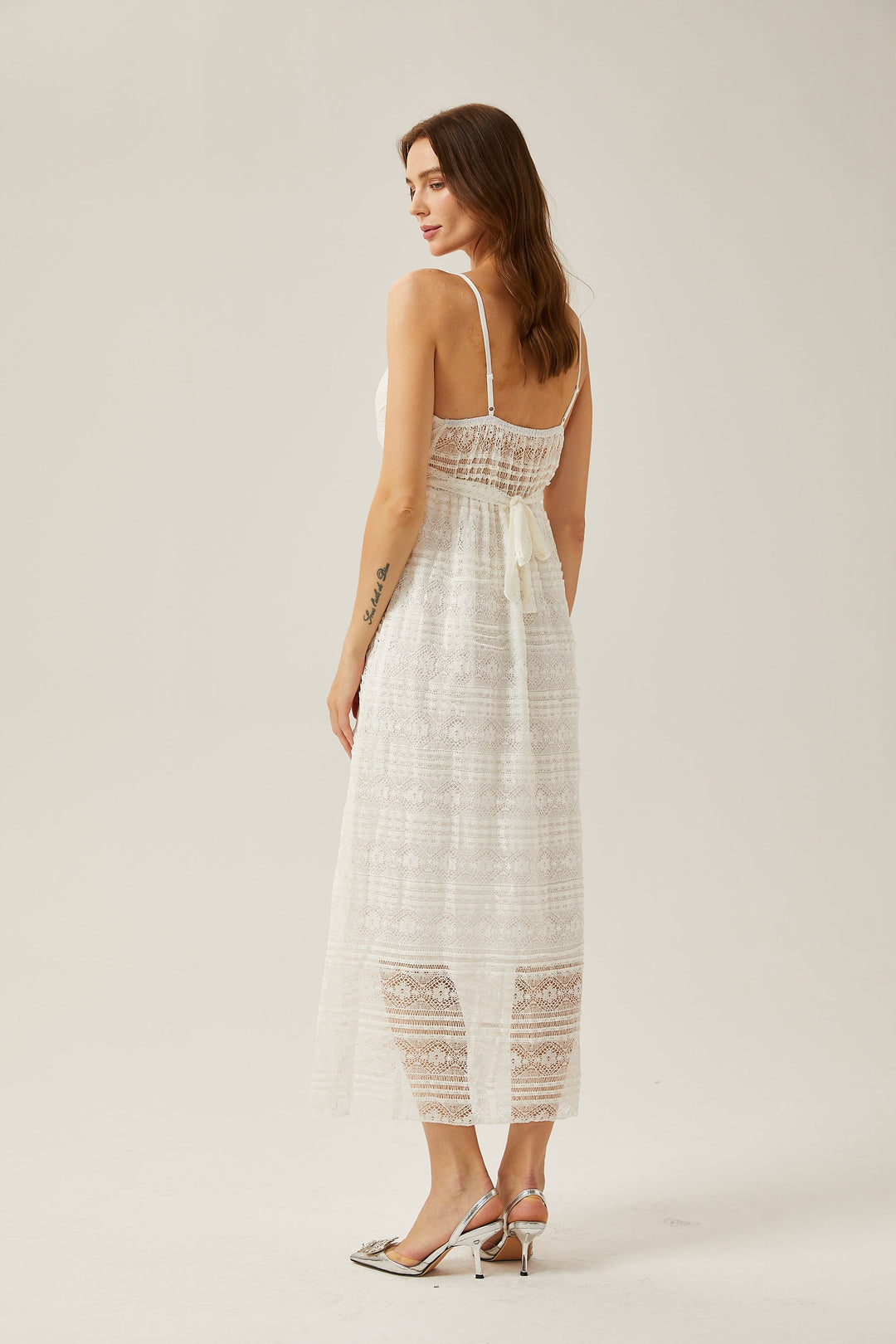 Levoire | Robe Midi Blanche À Encolure En V Découpée
