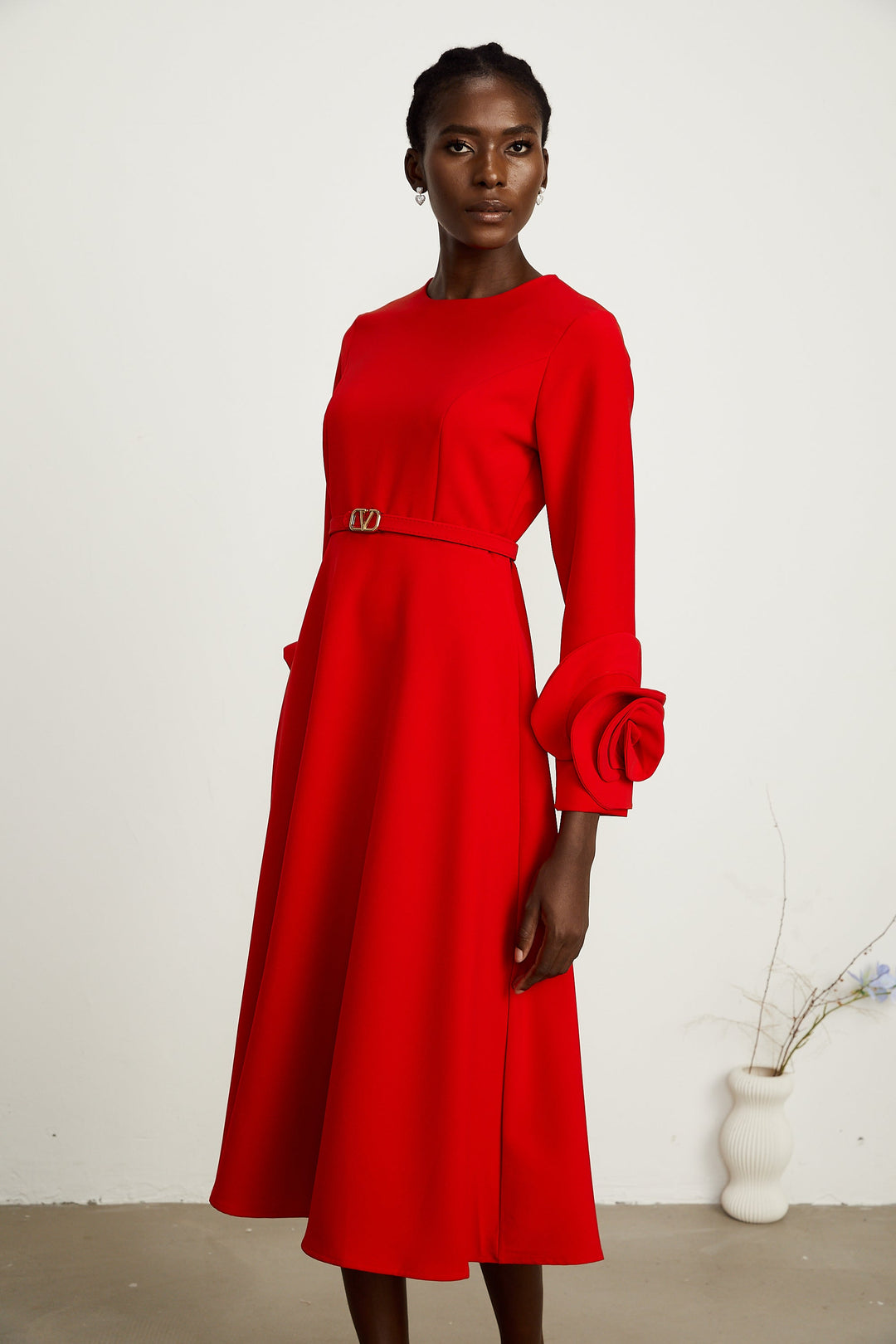 Levoire | Robe Rouge À Manches Longues Avec Décorations Florales