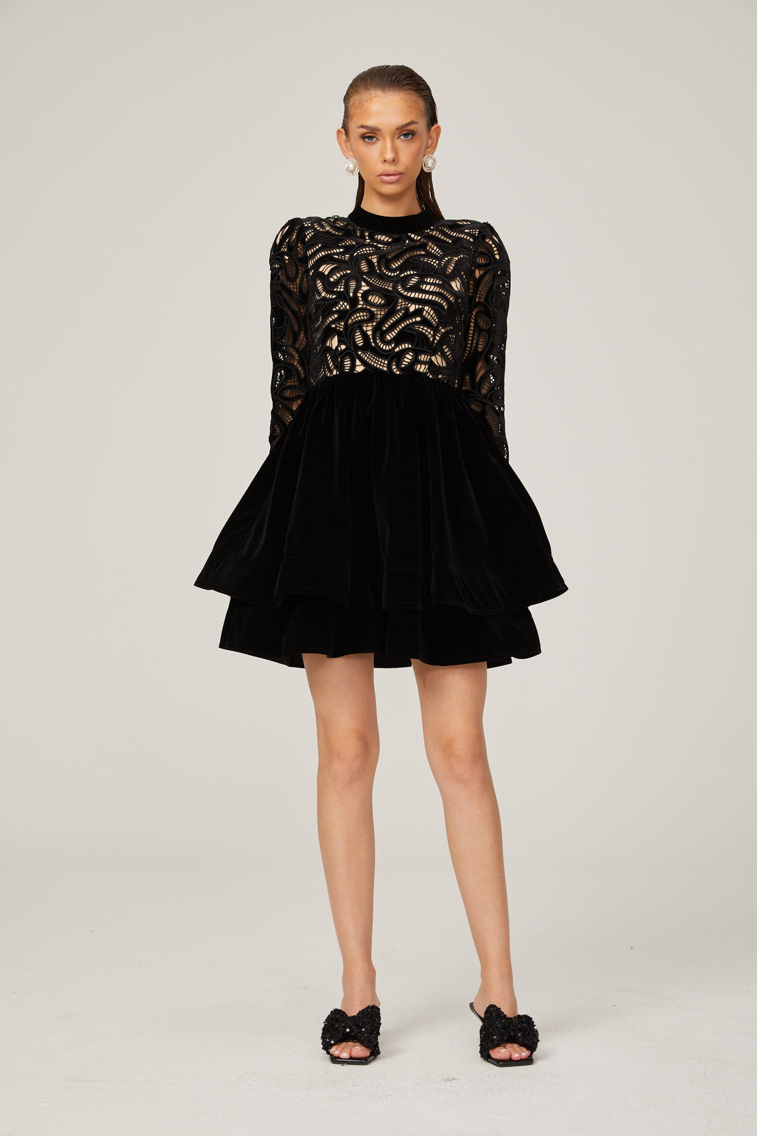 Levoire | Robe Mini En Velours Noir Avec Décolleté