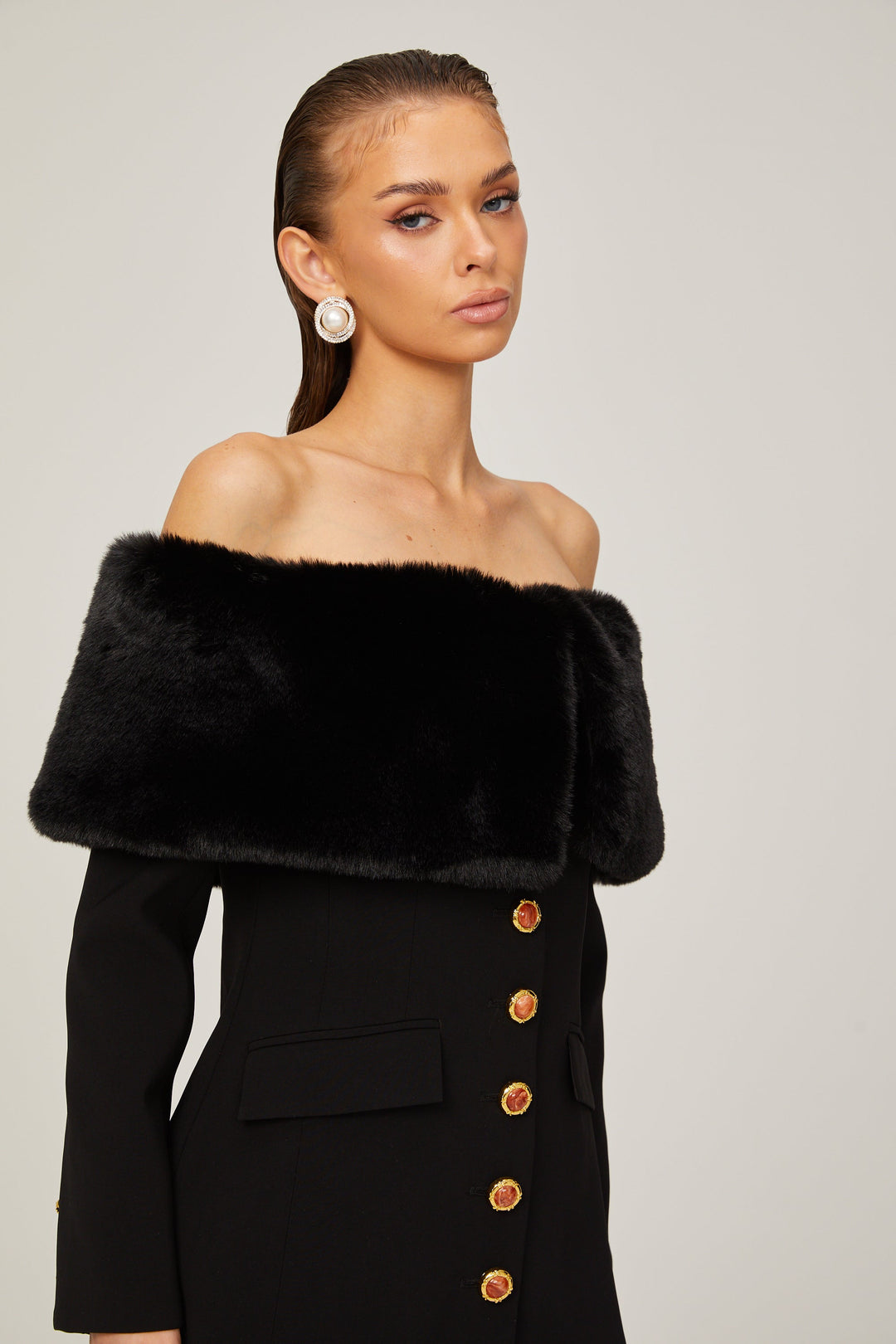 Levoire | Robe Mini Noire Off Shoulder Avec Fausse Fourrure