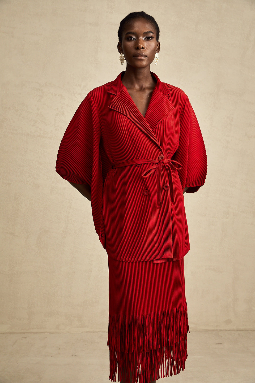 Levoire | Veste Plissée Rouge Et Ensemble De Jupe Assorti
