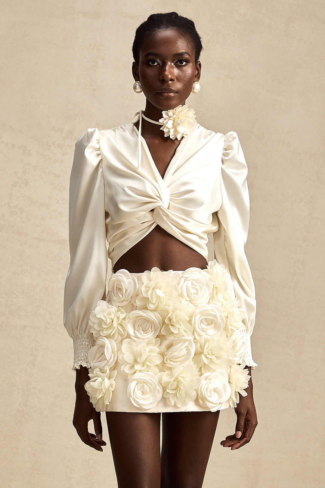 Levoire | Blanc Faux Fleur Twist Top Court