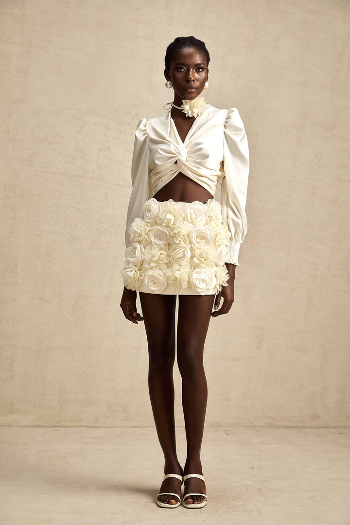 Levoire | Blanc Faux Fleur Twist Top Court