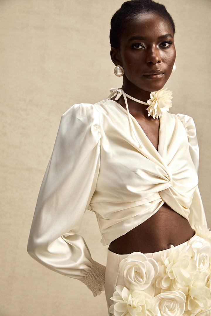 Levoire | Blanc Faux Fleur Twist Top Court