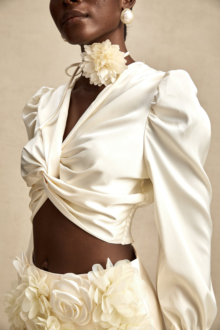 Levoire | Blanc Faux Fleur Twist Top Court