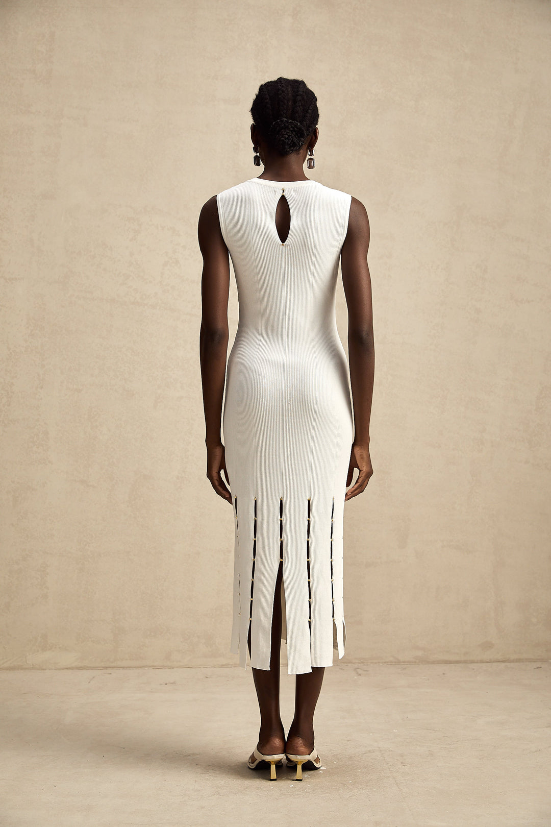 Levoire | Robe Midi En Tricot Sans Manches À Découpes Ornée De Perles Blanches