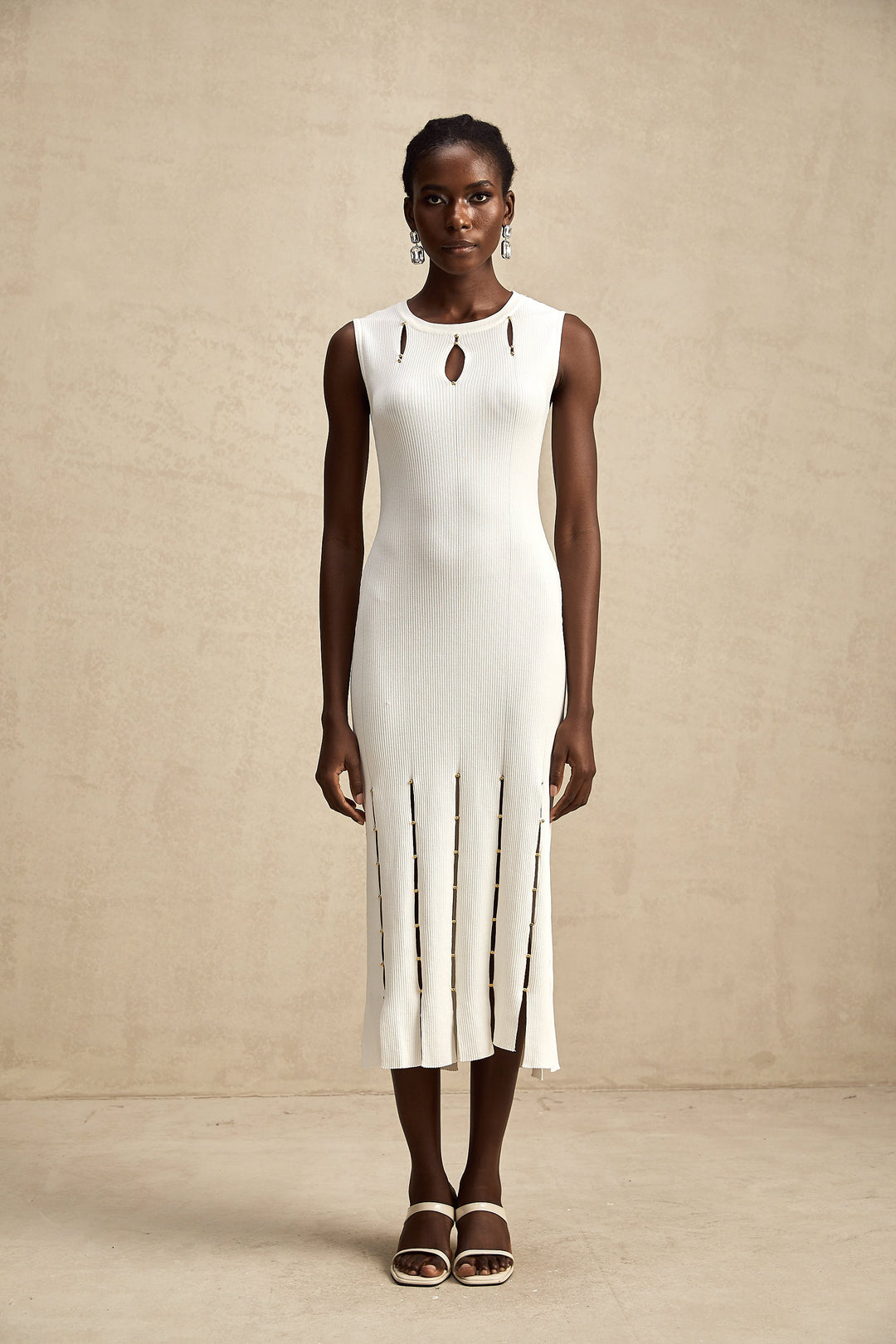 Levoire | Robe Midi En Tricot Sans Manches À Découpes Ornée De Perles Blanches