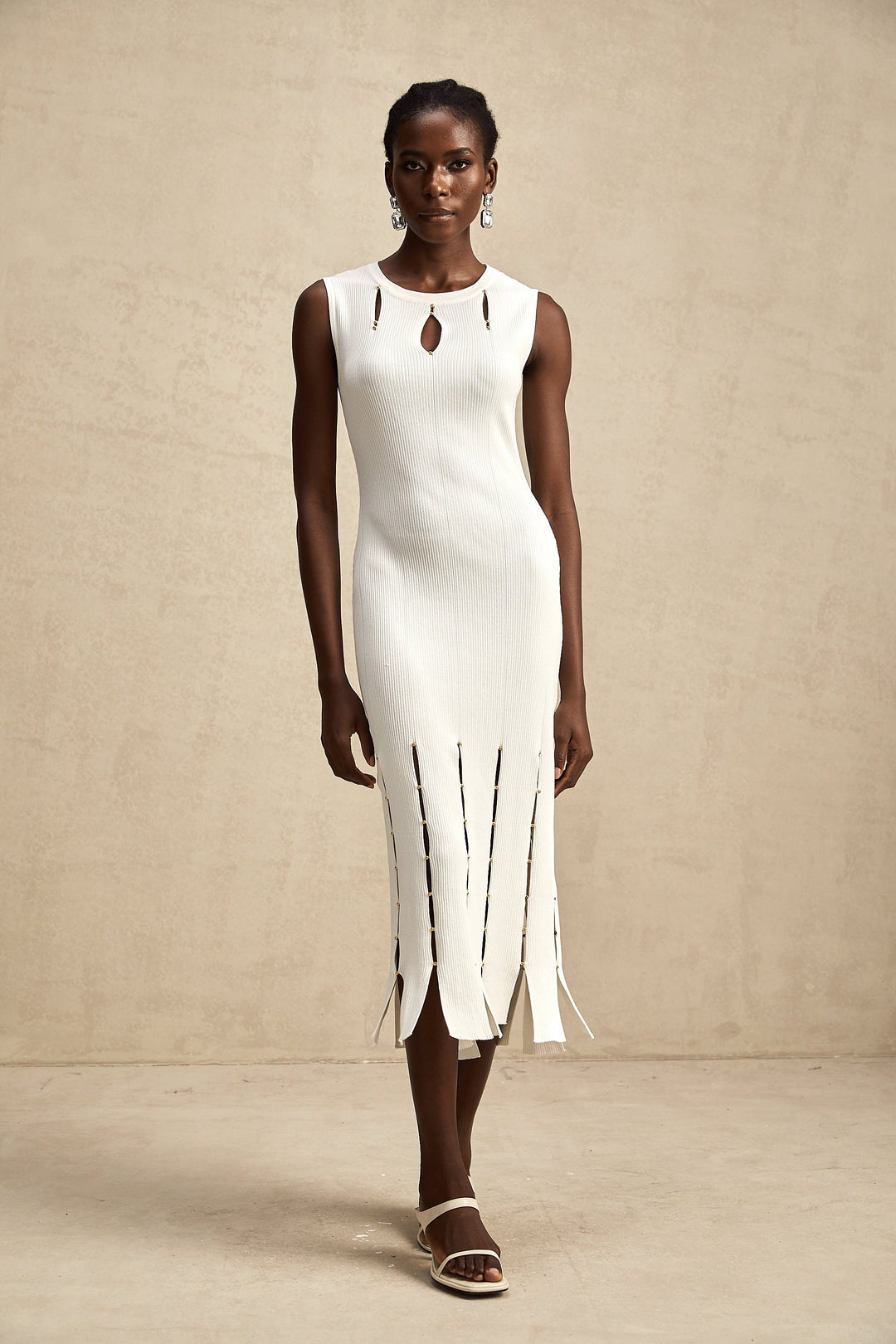 Levoire | Robe Midi En Tricot Sans Manches À Découpes Ornée De Perles Blanches