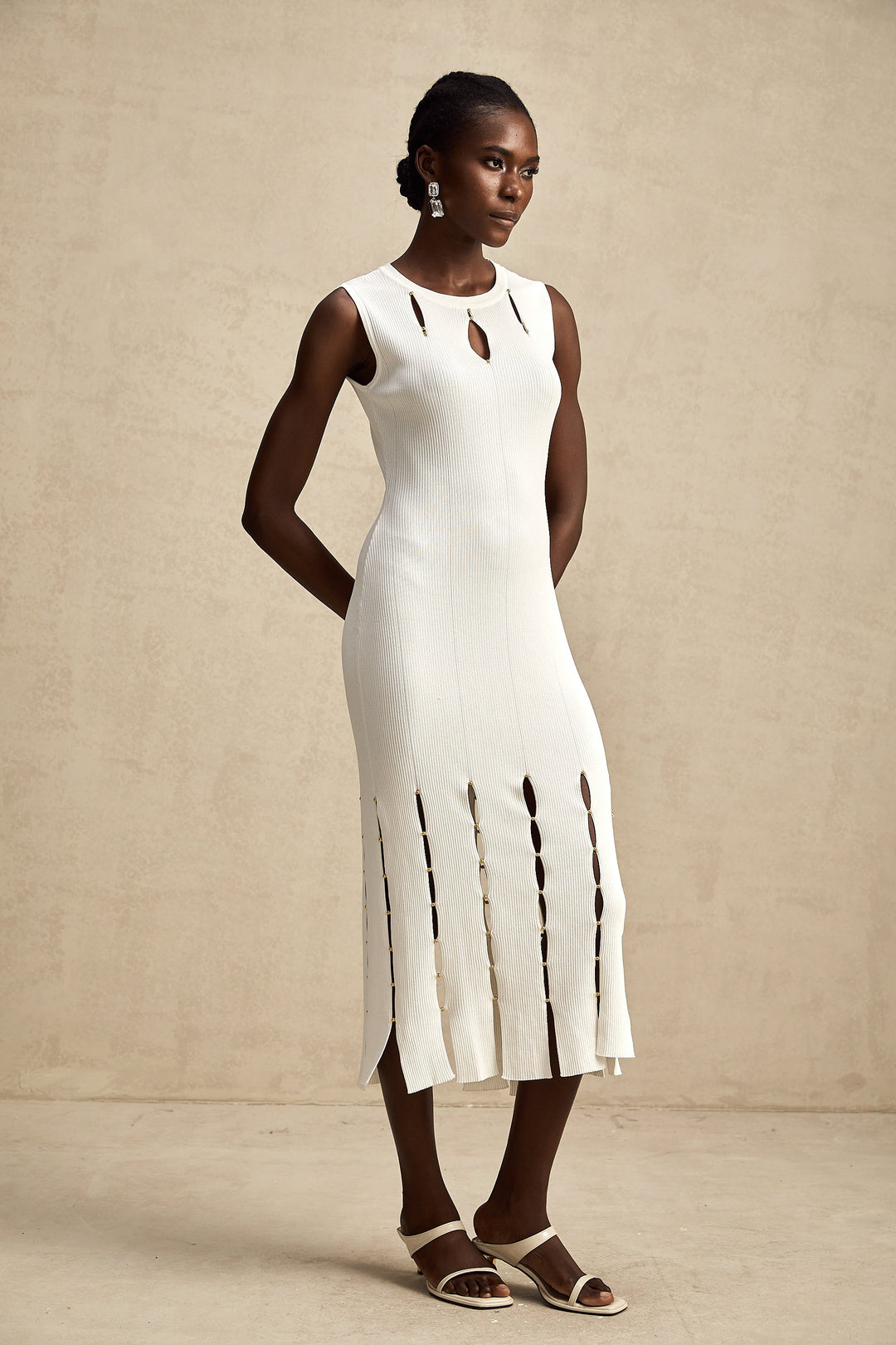 Levoire | Robe Midi En Tricot Sans Manches À Découpes Ornée De Perles Blanches