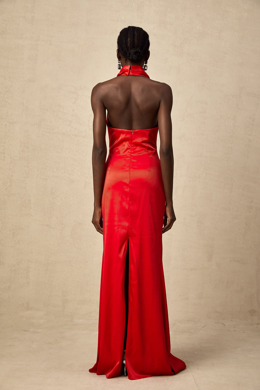Levoire | Robe Maxi Drapée Satin Rouge À Dos Nu