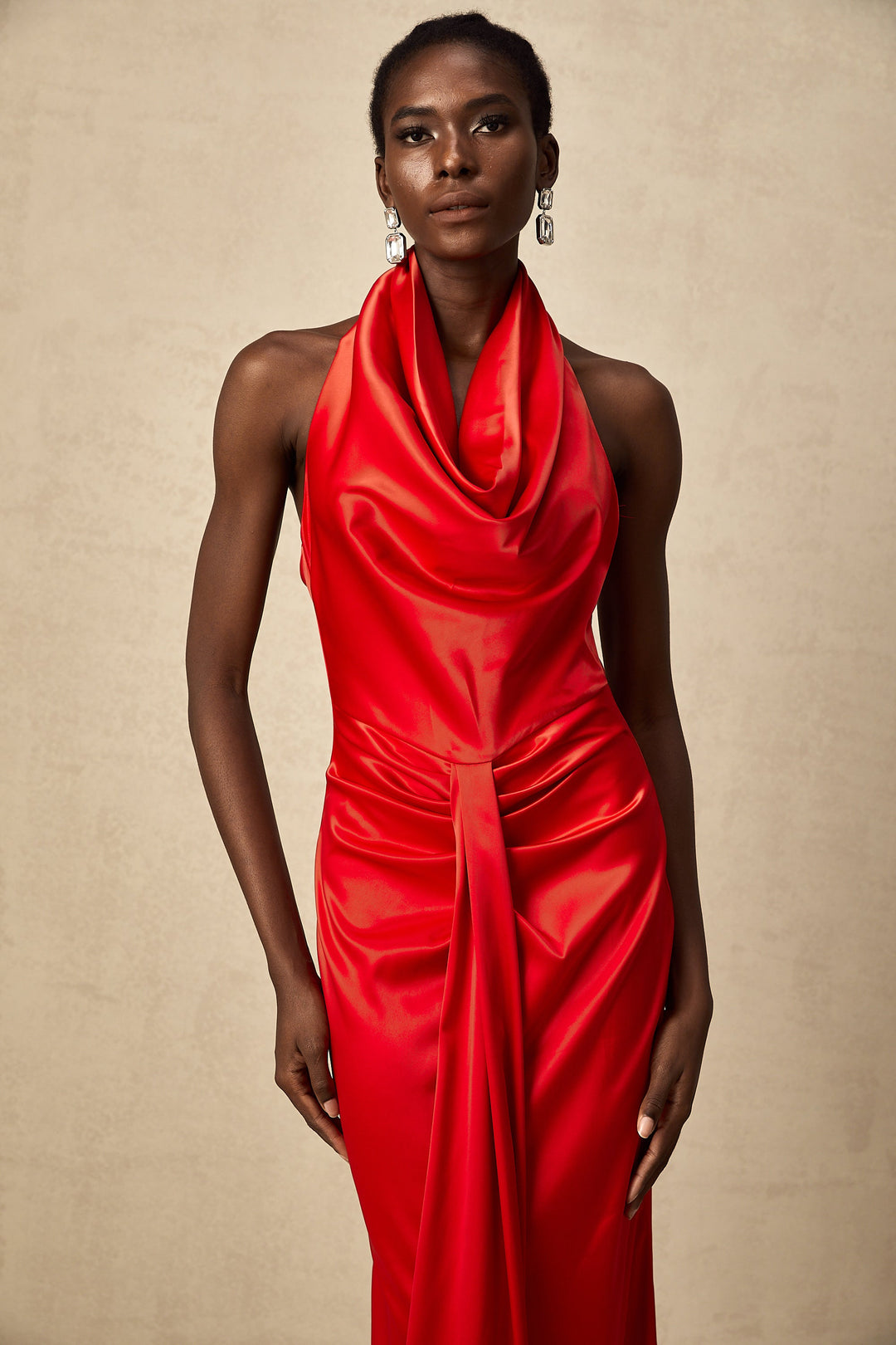 Levoire | Robe Maxi Drapée Satin Rouge À Dos Nu