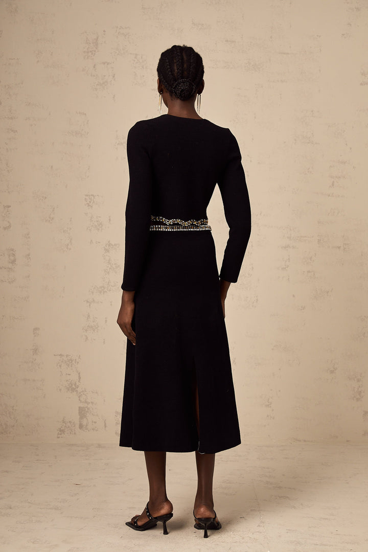 Levoire | Pull En Tricot Noir Orné Et Ensemble De Jupe Assortie