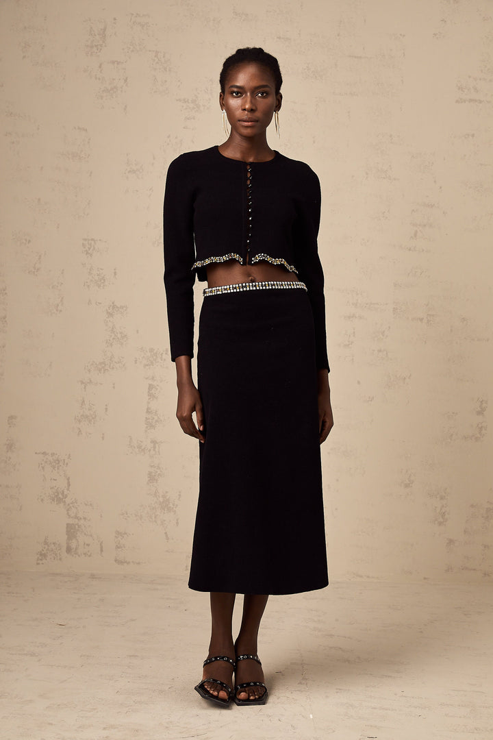 Levoire | Pull En Tricot Noir Orné Et Ensemble De Jupe Assortie