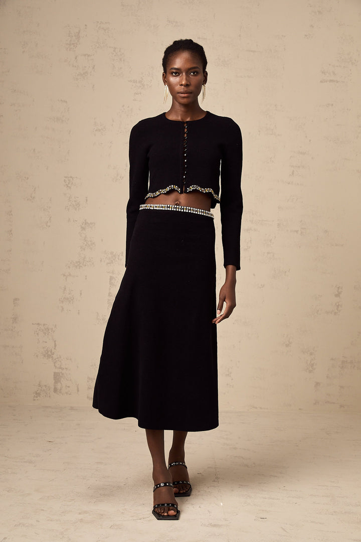 Levoire | Pull En Tricot Noir Orné Et Ensemble De Jupe Assortie