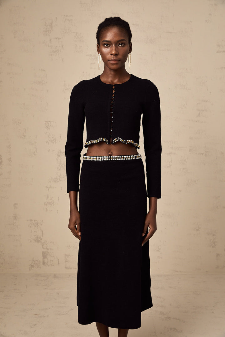 Levoire | Pull En Tricot Noir Orné Et Ensemble De Jupe Assortie