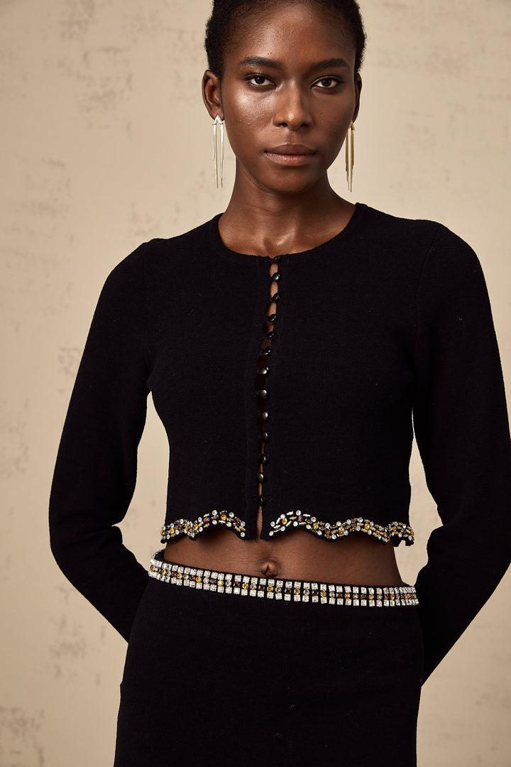 Levoire | Pull En Tricot Noir Orné Et Ensemble De Jupe Assortie