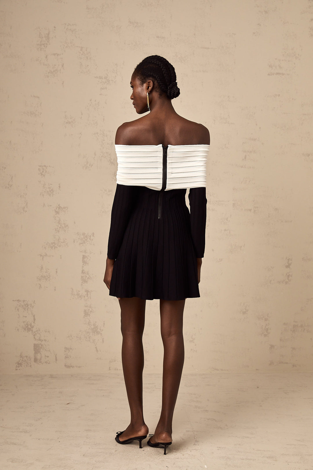 Levoire | Robe Mini En Tricot Noire À Épaules Dénudées Avec Nœud