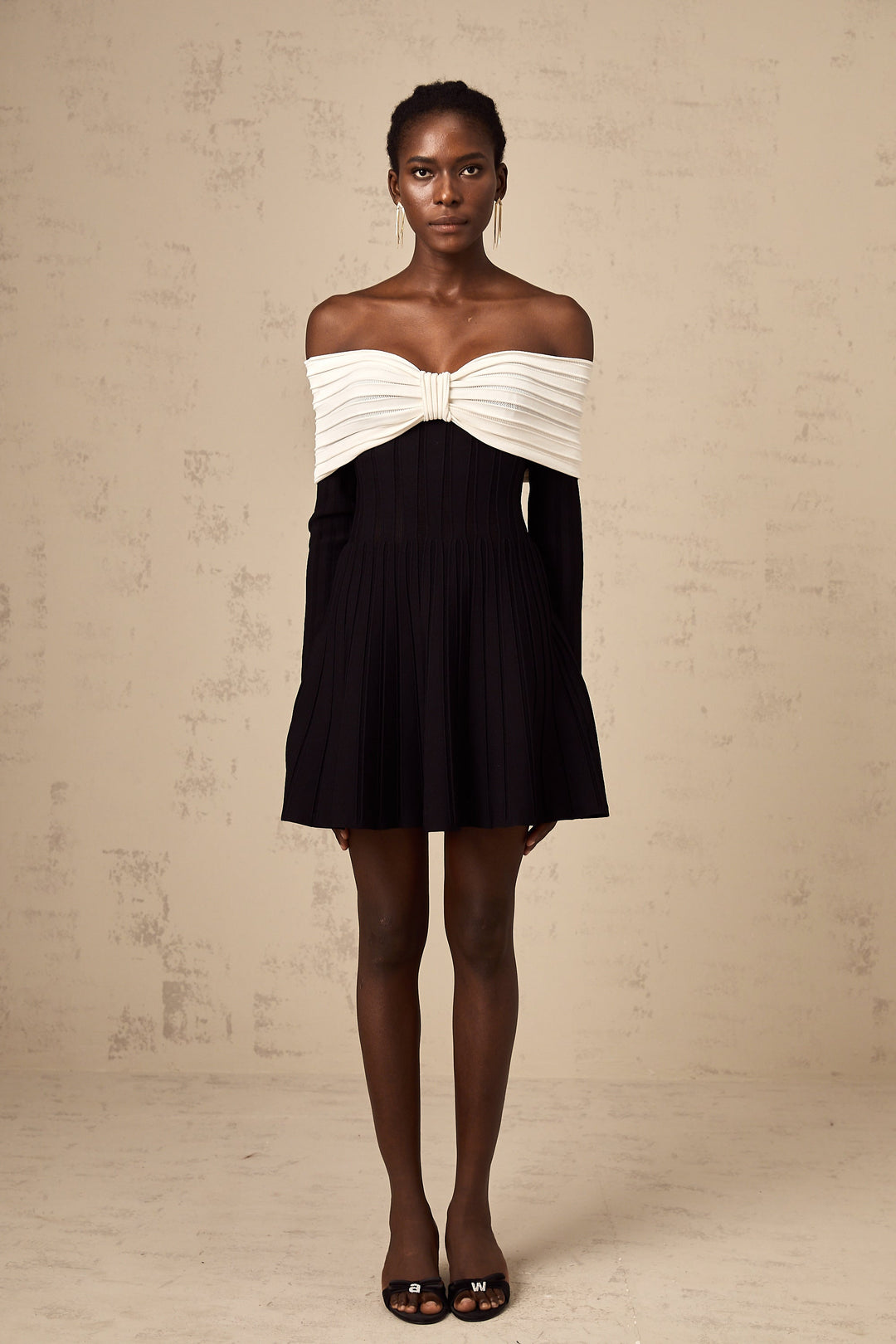 Levoire | Robe Mini En Tricot Noire À Épaules Dénudées Avec Nœud