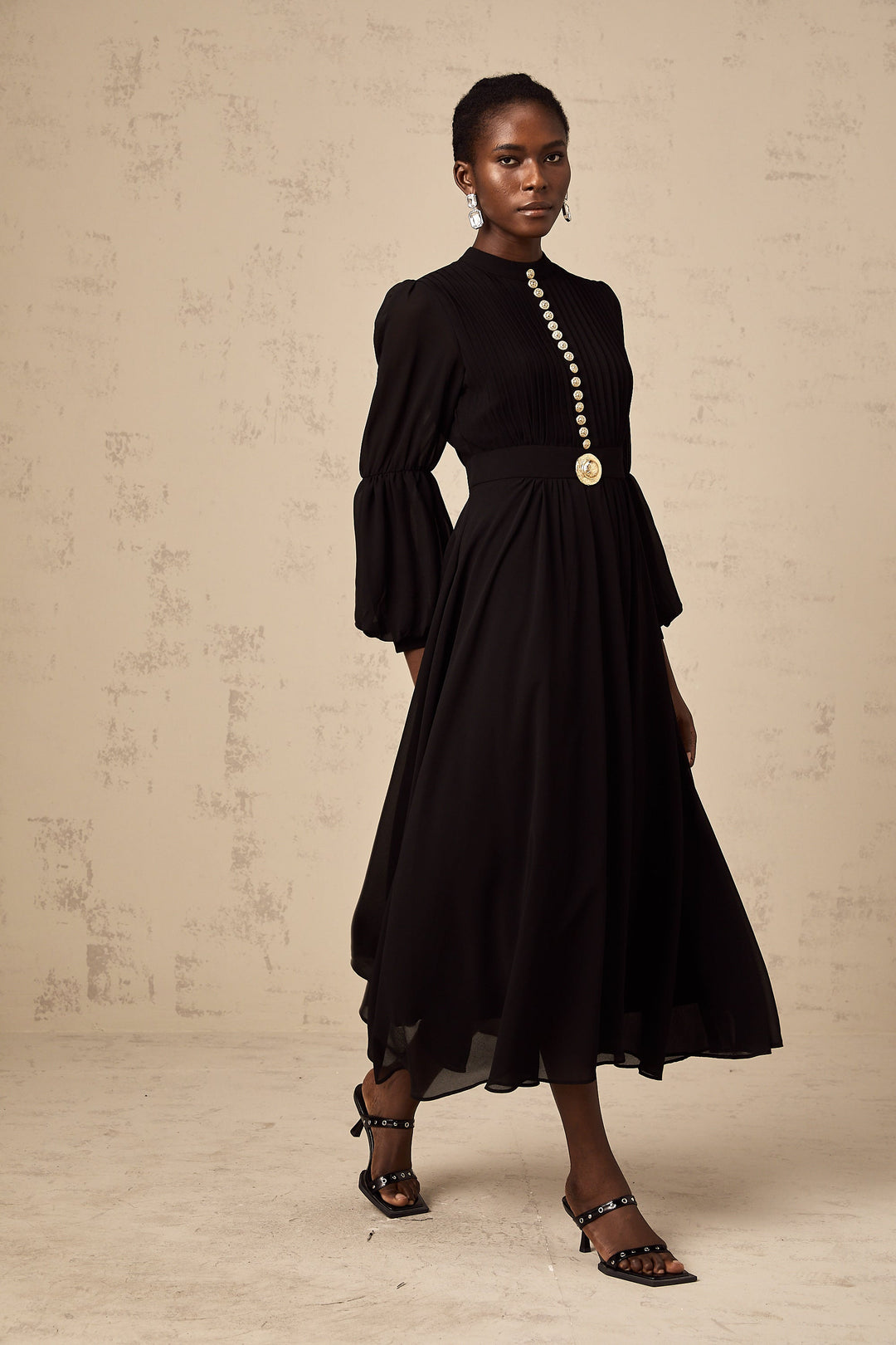 Levoire | Robe Midi Noire Plissée À Boutons Sur Le Devant