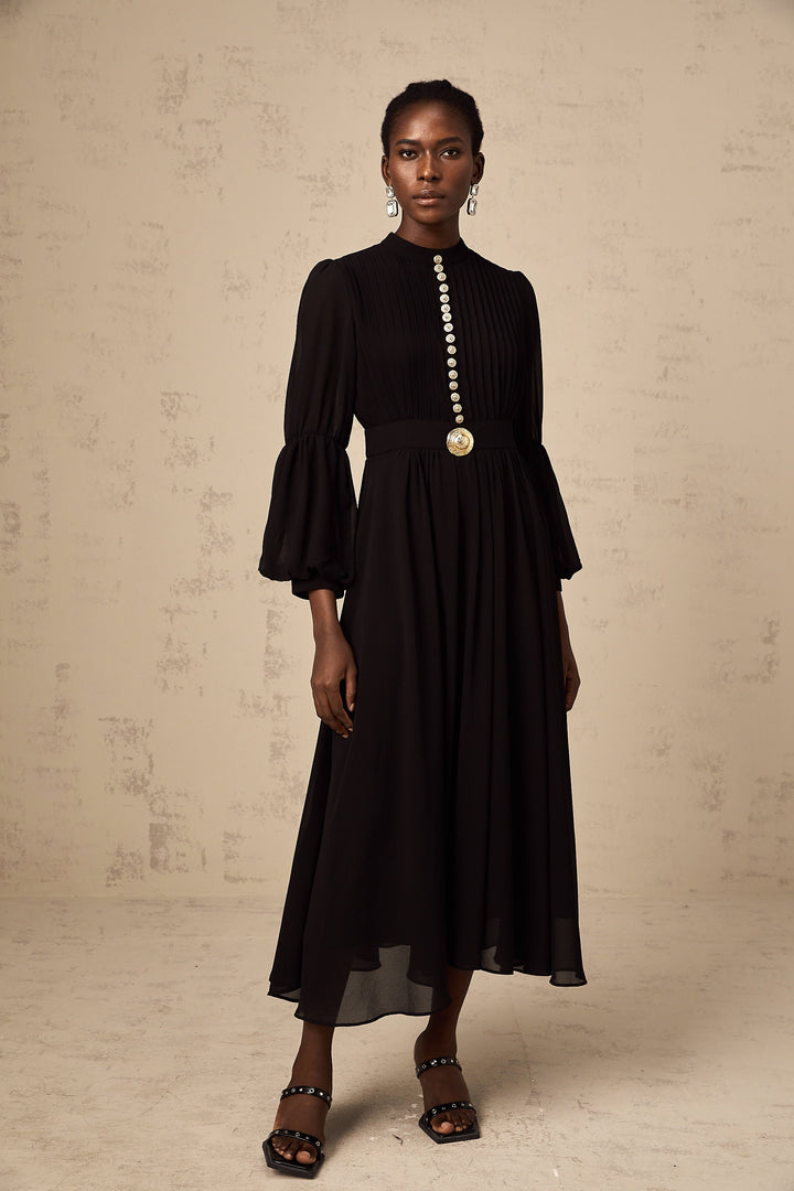Levoire | Robe Midi Noire Plissée À Boutons Sur Le Devant