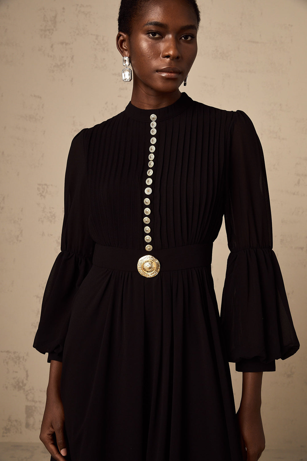 Levoire | Robe Midi Noire Plissée À Boutons Sur Le Devant