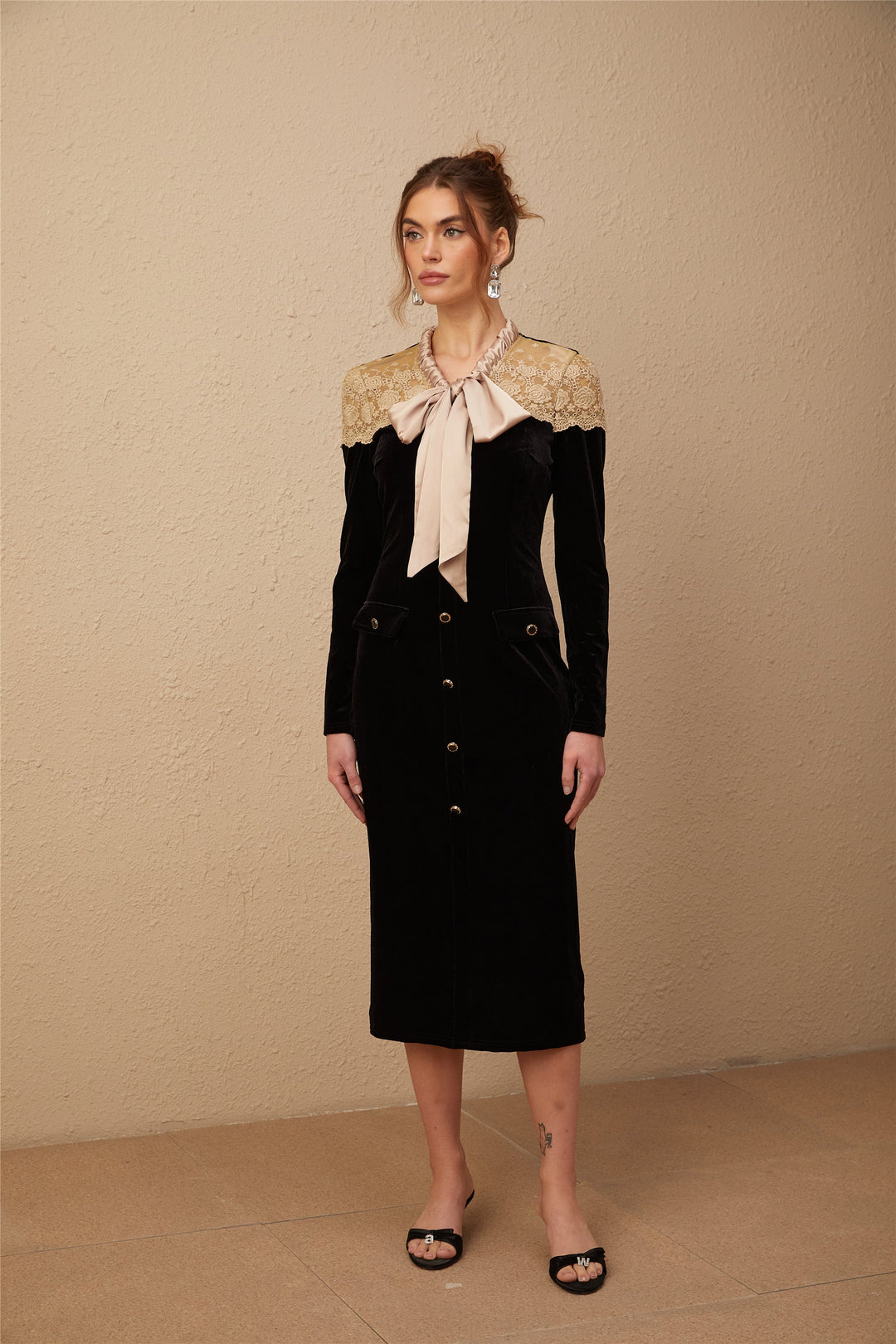 Levoire | Robe Midi Noire À Col Lié Panels