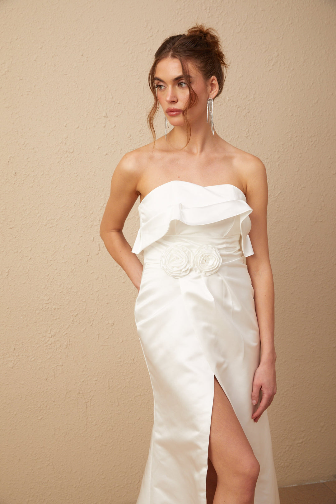 Levoire | Blanc Application De Fleurs Satin Maxi Robe