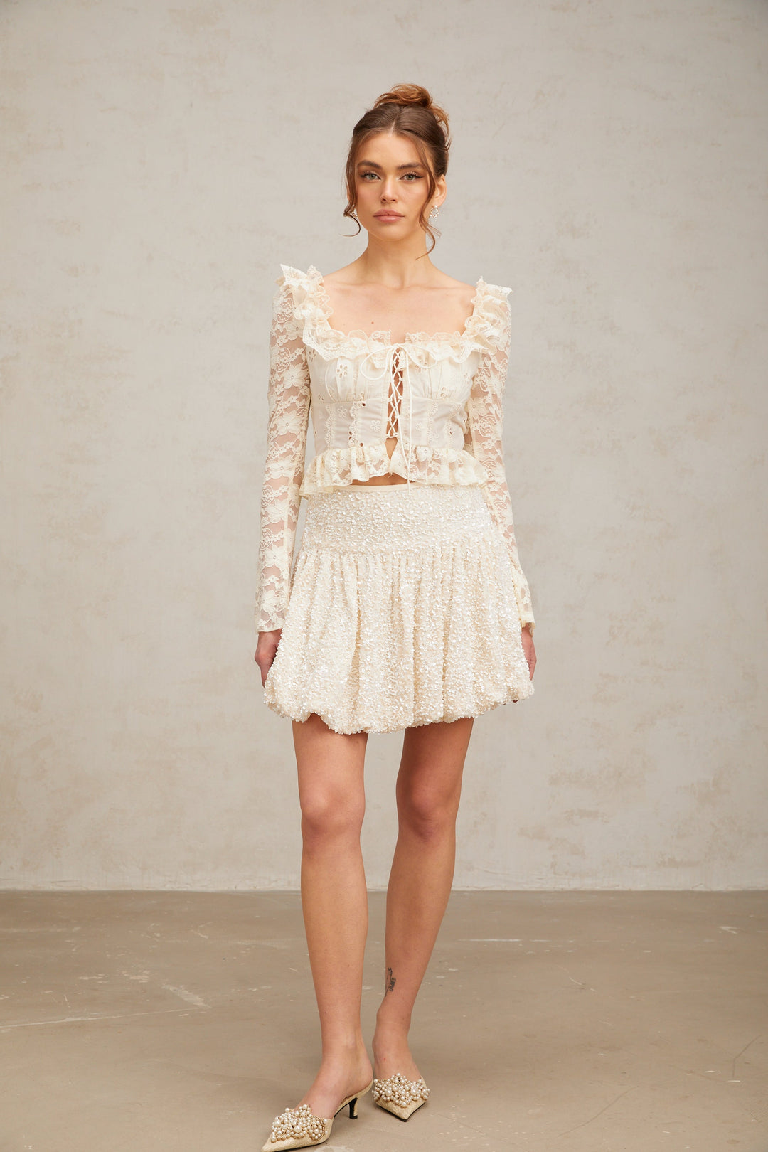 Levoire | Blanc Off Fleurs Dentelle Volant Chemisier