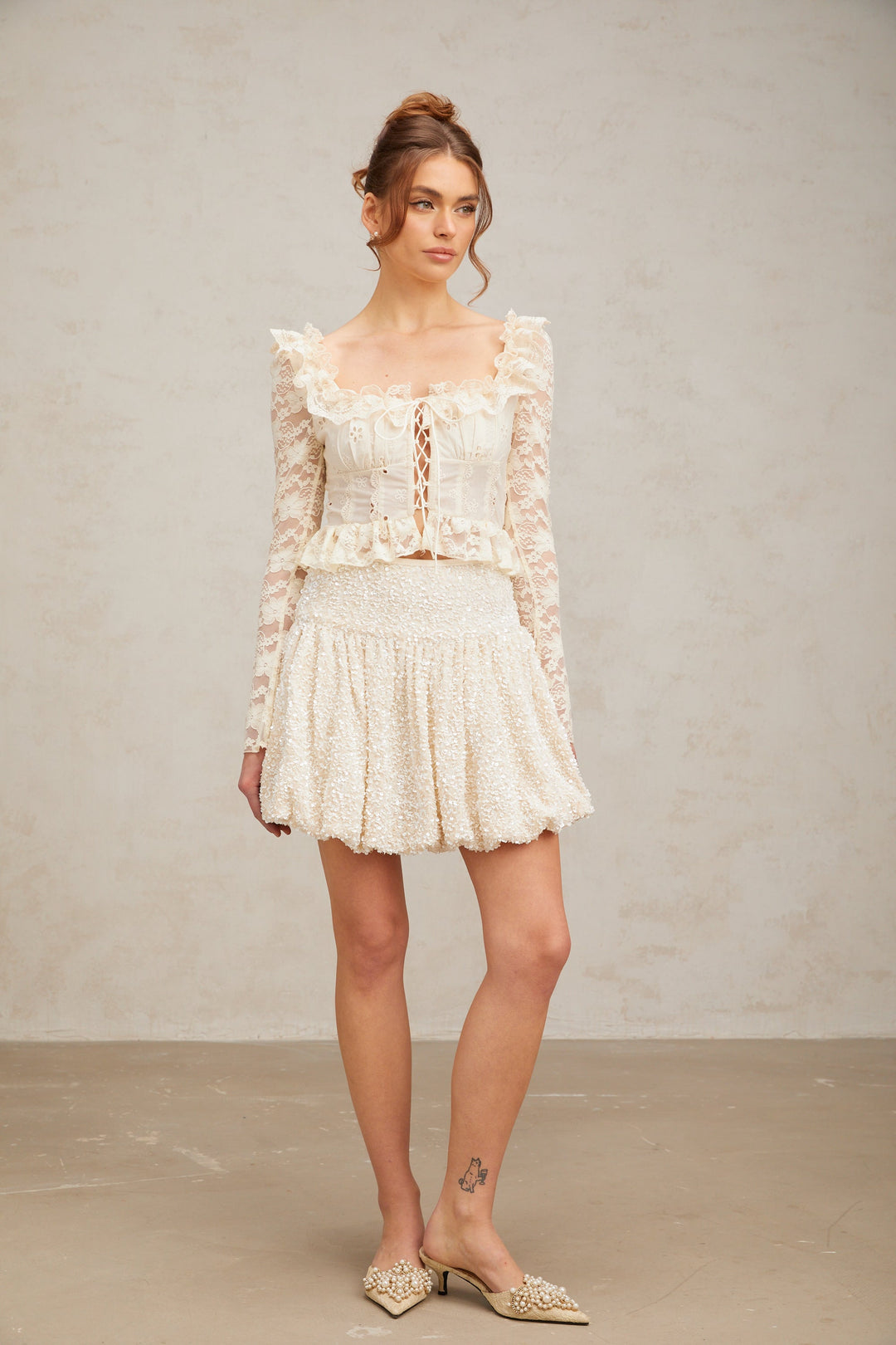 Levoire | Blanc Off Fleurs Dentelle Volant Chemisier