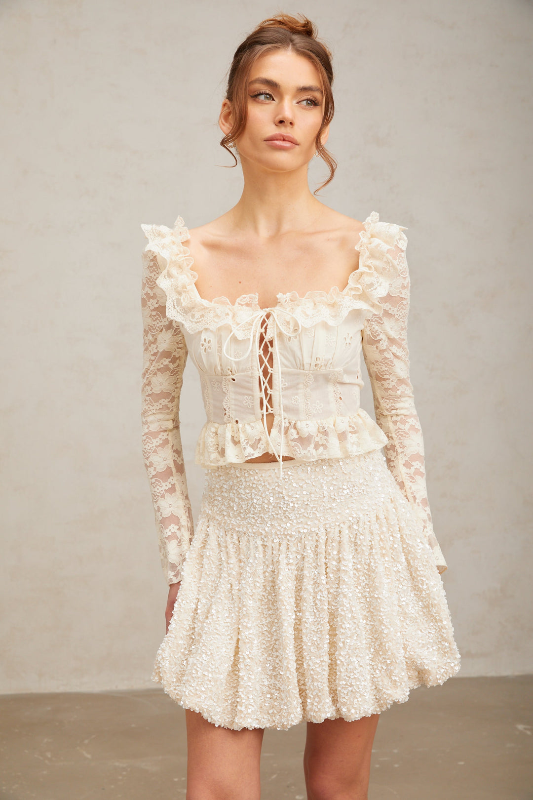 Levoire | Blanc Off Fleurs Dentelle Volant Chemisier
