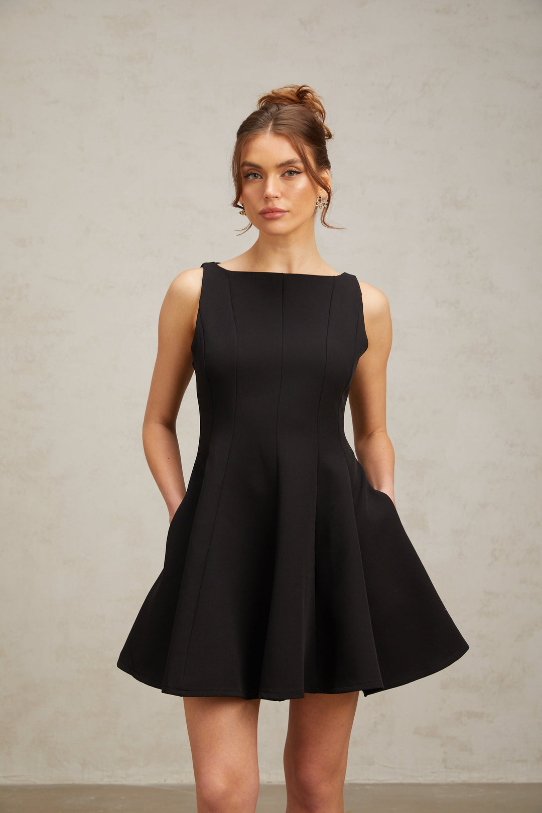 Levoire | Robe Mini Sans Manches Noire Flottante