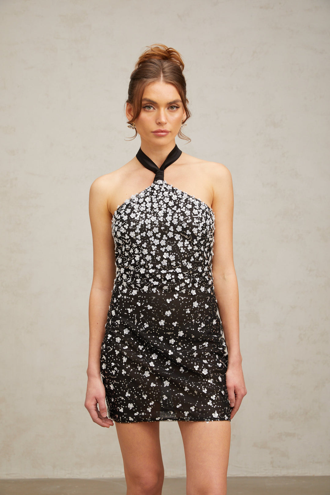 Levoire | Robe Mini À Fleurs Noir Avec Collier