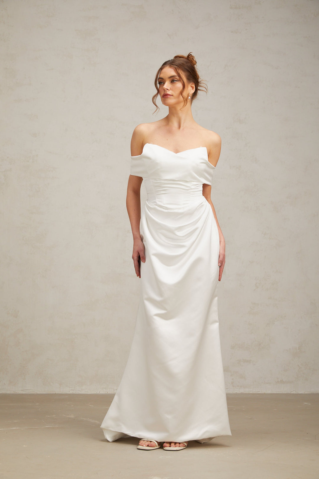 Levoire | Robe Maxi Satin Off-Shoulder Ruffles Blanche